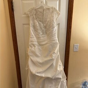 Brand new wedding dress.